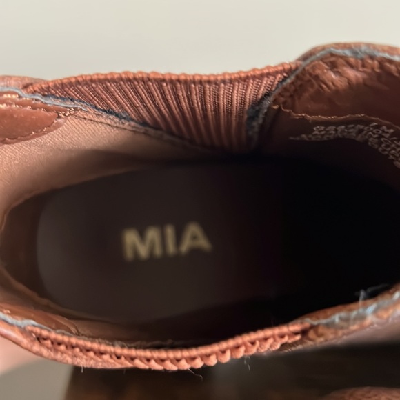 MIA booties - Picture 3 of 4